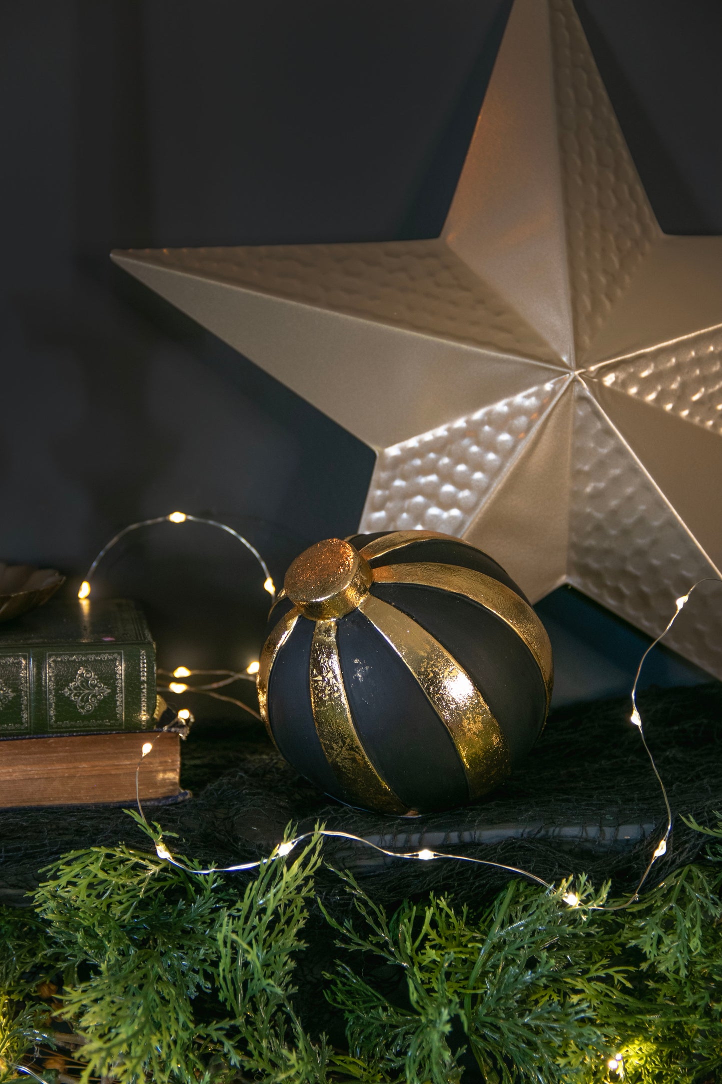 Black & Gold Decorative Bauble Ornament